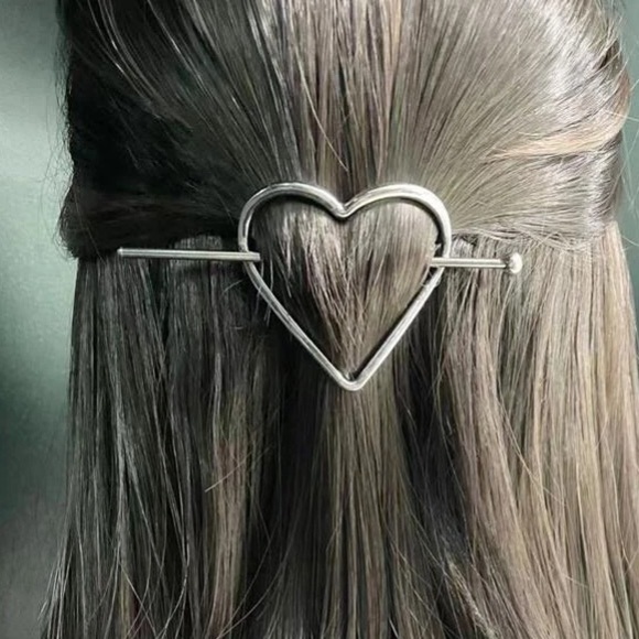Boutique Accessories - Gifted  ||. Silver Heart Hair Slide
